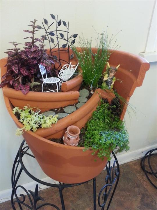 craft-idea-broken-pot-plants-2